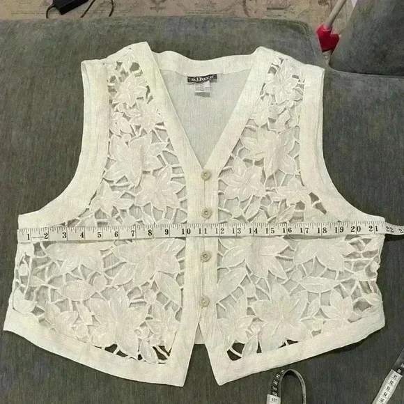 Allure Vintage White Floral Crochet Vest - Size 2X (fits like XL) - Picture 6 of 8